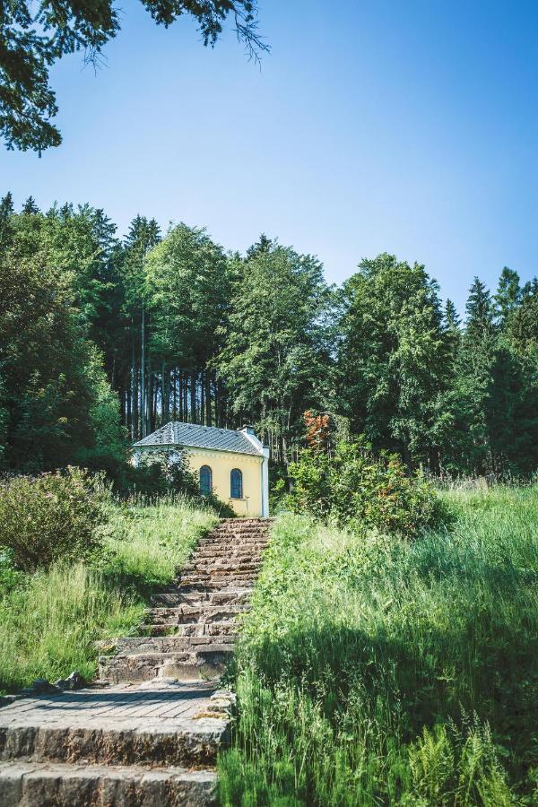 Retro Hotel Pod Zvicinou Bílá Třemešná Екстериор снимка