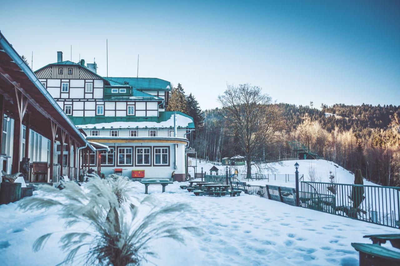 Retro Hotel Pod Zvicinou Bílá Třemešná Екстериор снимка